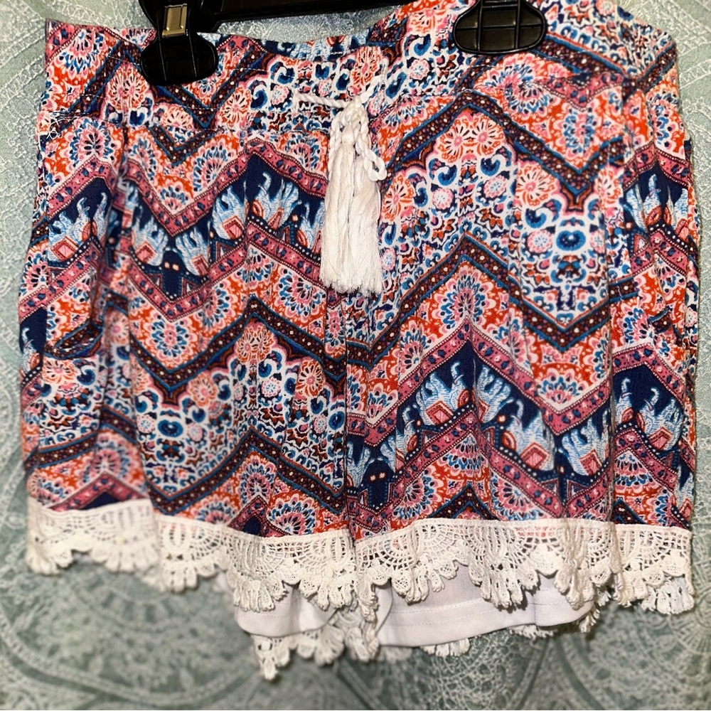 Crochet hem shorts